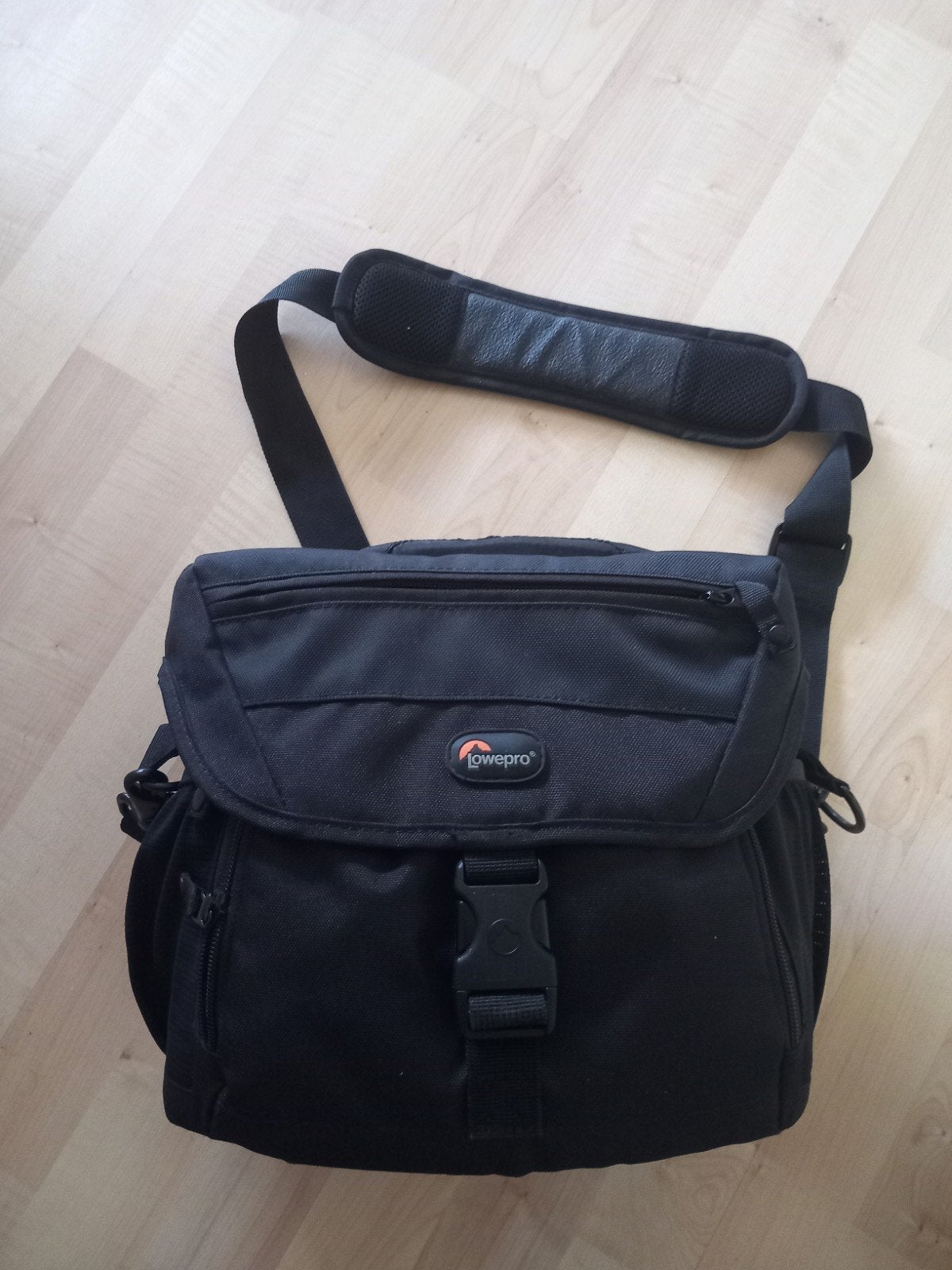 Cameratas en lensbeschermingstas, Ophalen of Verzenden, Gebruikt, Schoudertas, Lowepro