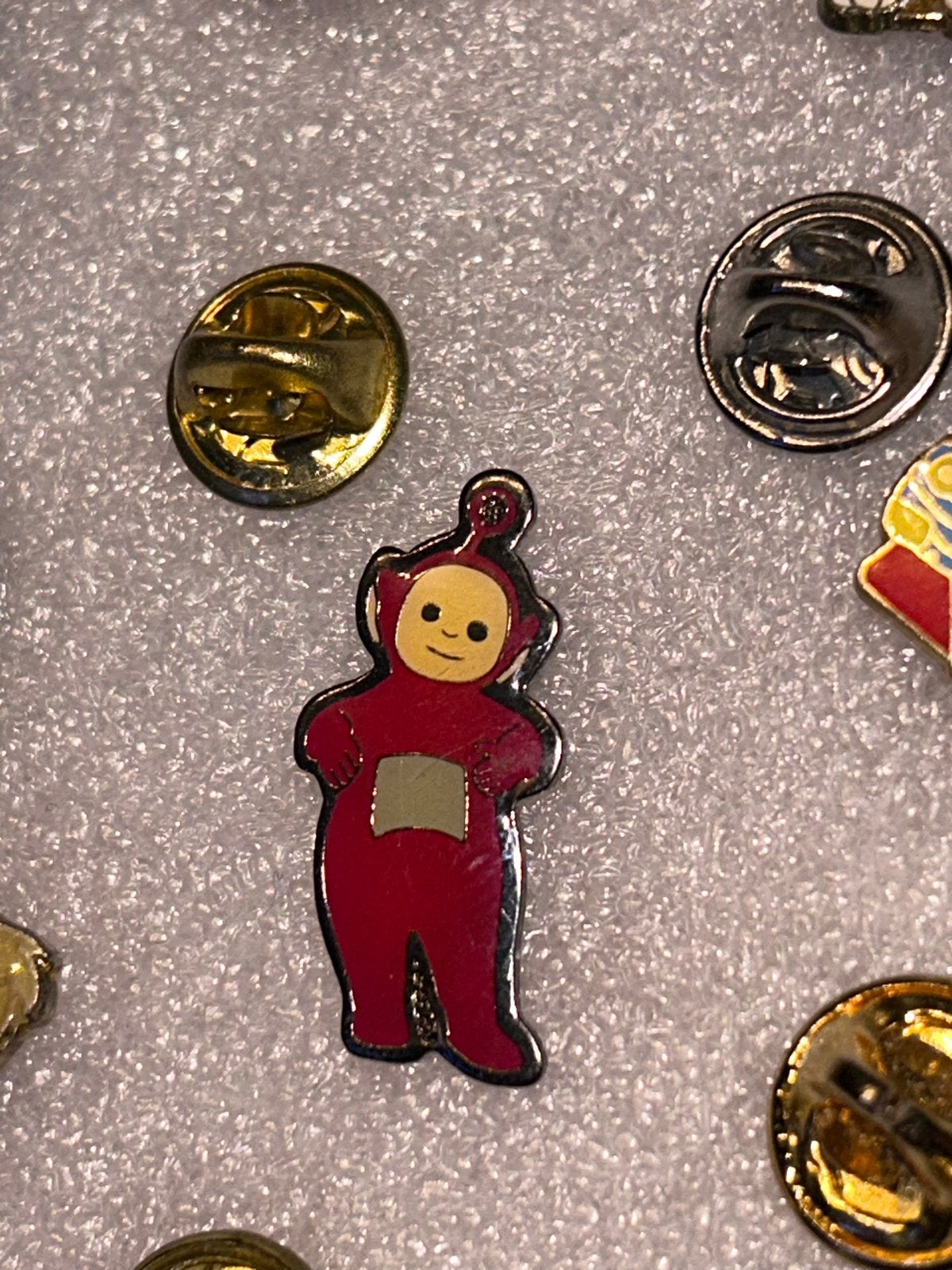 Teletubbie Po - Vintage Pin, Ophalen of Verzenden, Gebruikt, Figuurtje, Speldje of Pin