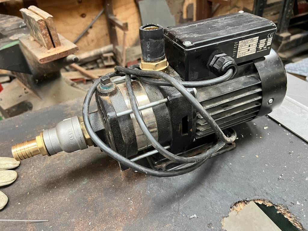 Grundfos waterpomp in zeer goede staat., Ophalen of Verzenden, Zo goed als nieuw
