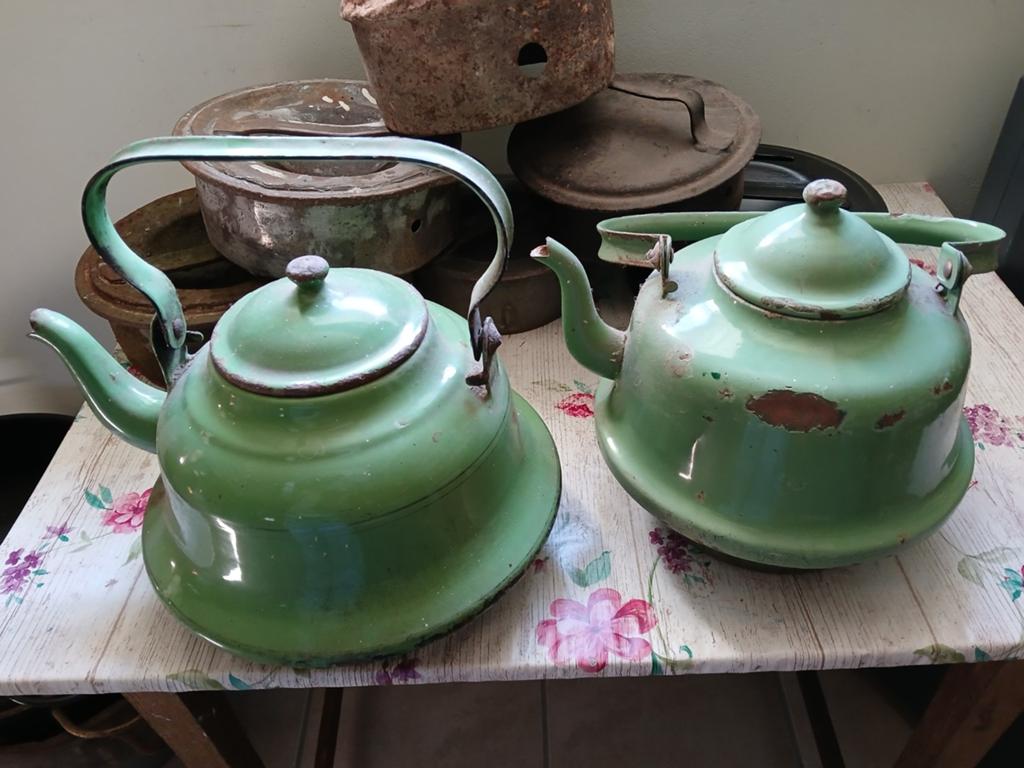 Set van 2 vintage emaille waterketels - groen, Antiek en Kunst, Antiek | Emaille, Ophalen of Verzenden