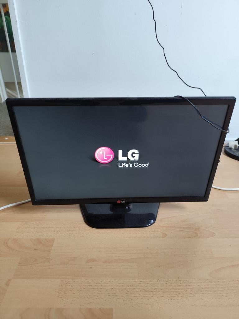 LG monitor 24MT40D-PZ, Computers en Software, Monitoren, Ophalen, IPS, Full HD, Zo goed als nieuw