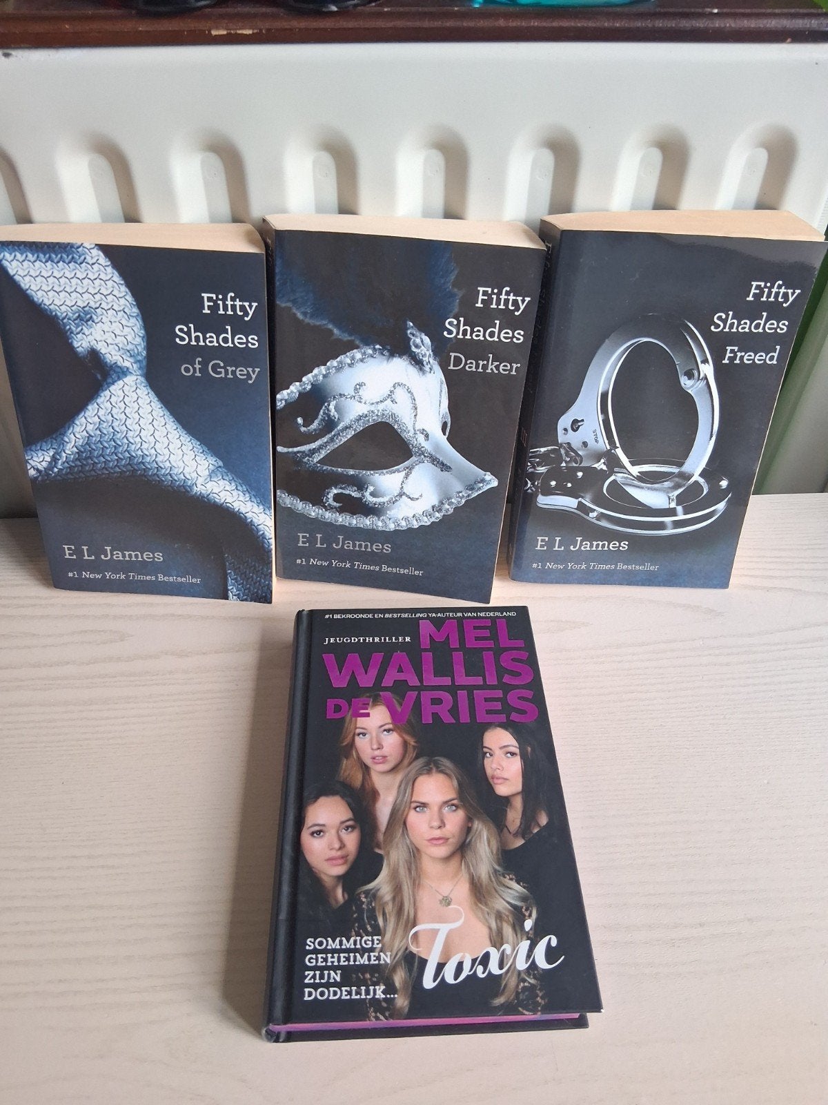 Boekenpakket: Fifty Shades trilogie & Toxic, Ophalen, Gelezen, E.L. James, Mel Wallis de Vries, Nederland