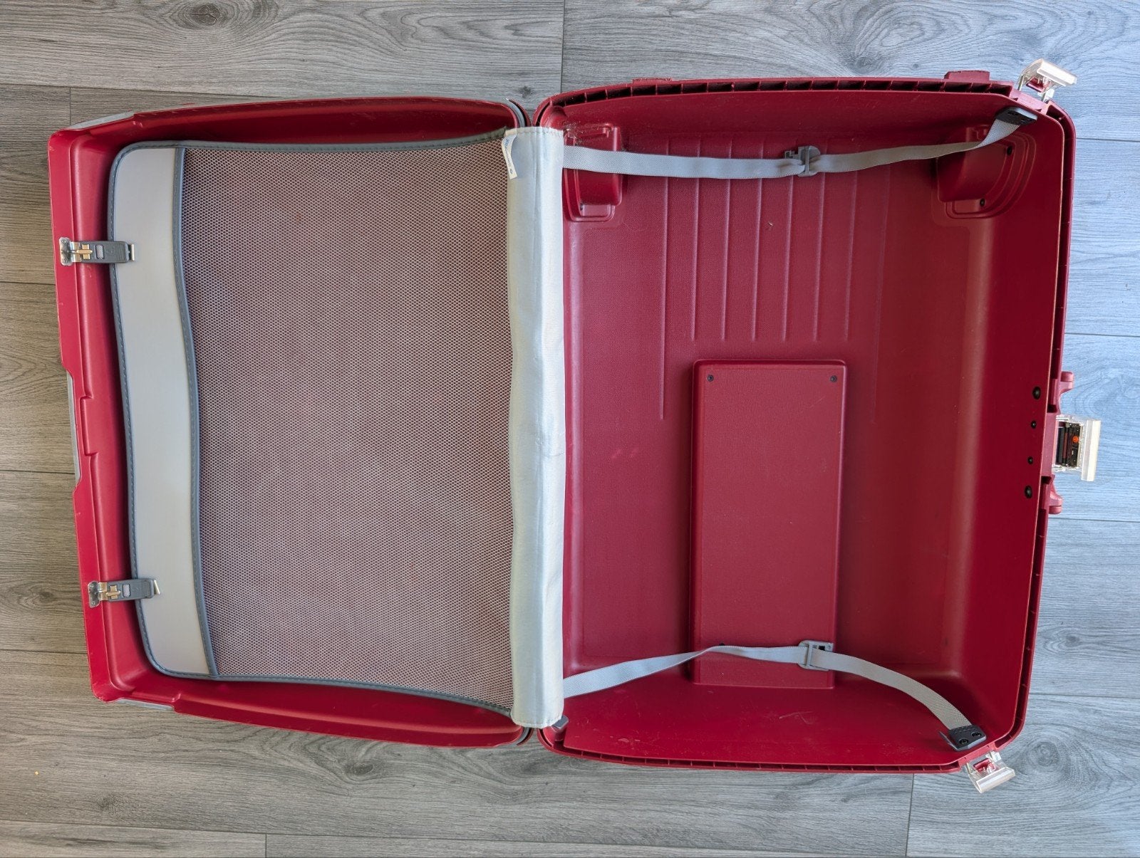 Samsonite koffer - sterk - goede staat - soepele wieltjes, 30 cm of meer, Gebruikt, Rood, Wieltjes