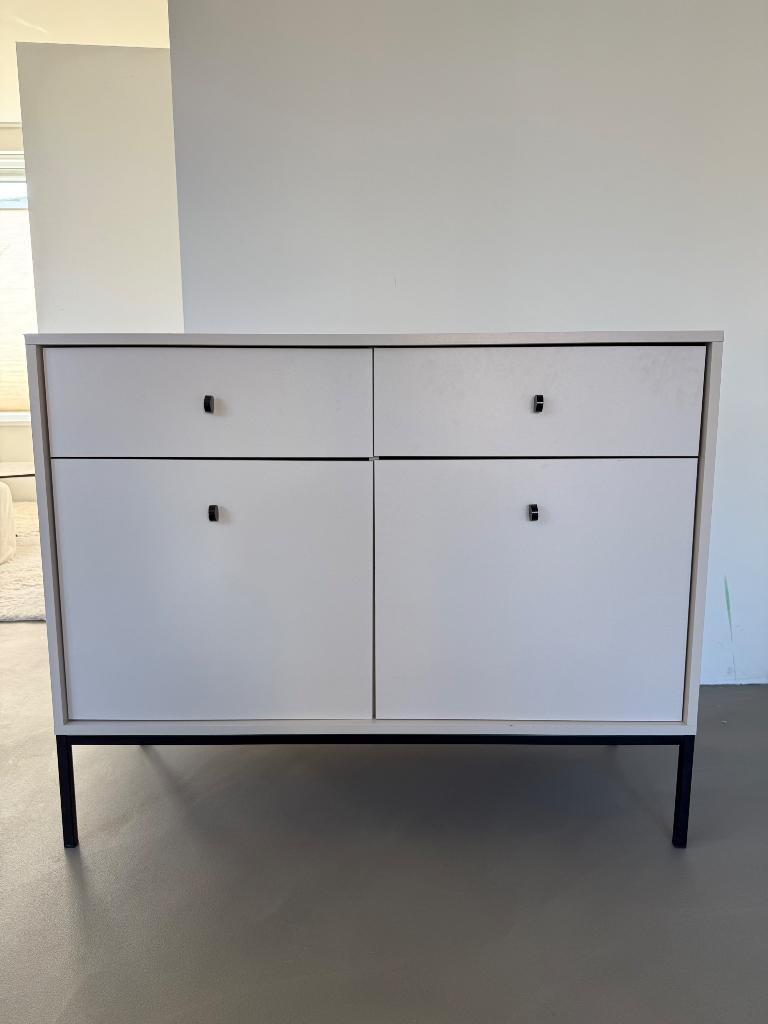 Dressoir, Huis en Inrichting, Kasten | Dressoirs, Met deur(en), 150 tot 200 cm, Zo goed als nieuw, Modern
