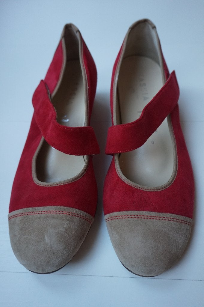 Hassia instapper lage pumps klittenband rood beige mt 39 hak, Hassia, Pumps, Ophalen of Verzenden, Zo goed als nieuw