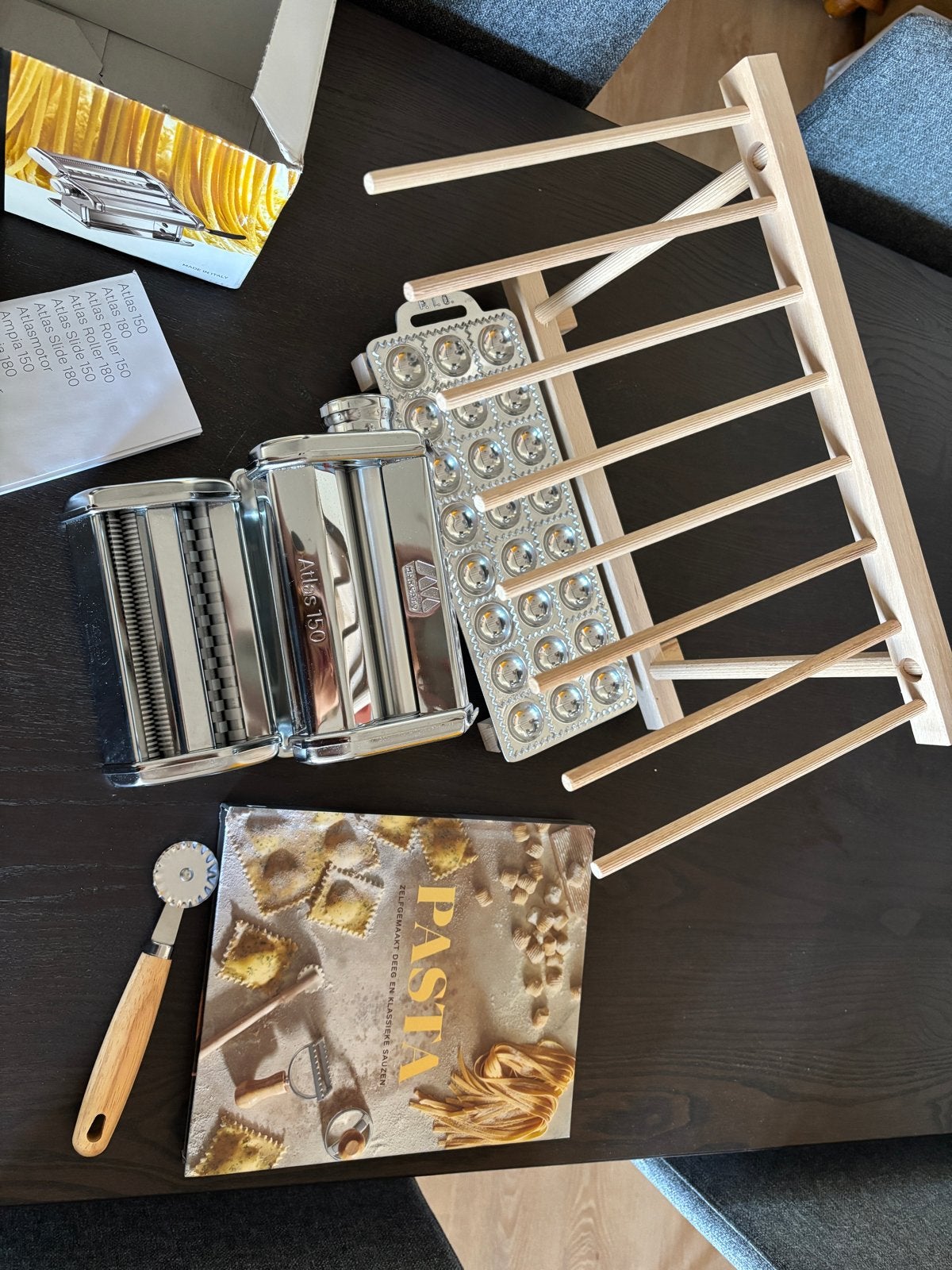 Pastamachine Atlas 150 met kookboek en accessoires, Ophalen, Zilver, Zo goed als nieuw, Metaal