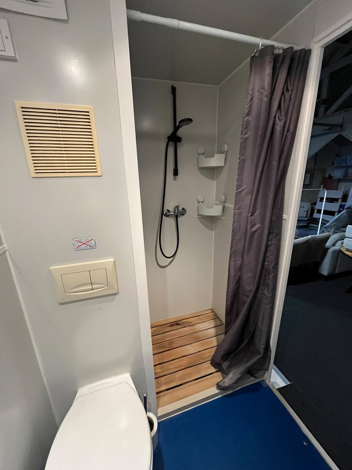 Foto 6 van Mobiele douche- en toiletunit met  technische ruimte