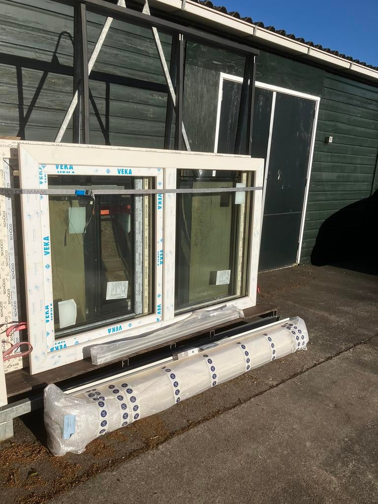 Nieuw kunststok kozijn Veka met nieuw rolluik, Kunststof, Dakkapel, Nieuw, Ophalen of Verzenden