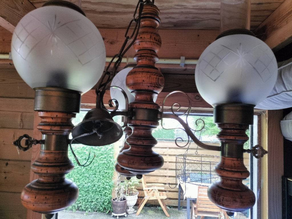 Vintage houten lamp met melkglazen bollen, Antiek en Kunst, Ophalen
