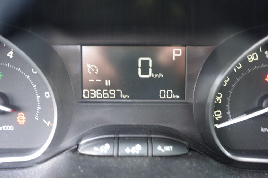 Peugeot 2008 1.2 PURET. SIGNATURE, Auto's, Euro 6, 1199 cc, 49 €/maand, Origineel Nederlands