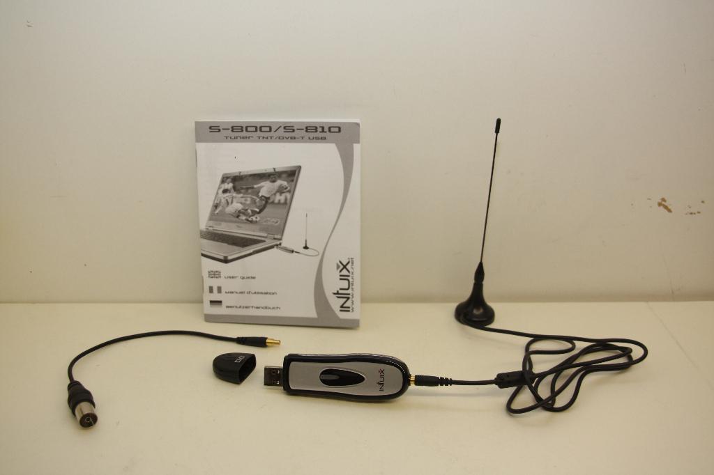 DVB-T USB Digitale TV Tuner Stick voor Laptop. Intuix., Ophalen of Verzenden, Zo goed als nieuw, Intuix, 1 GB of minder