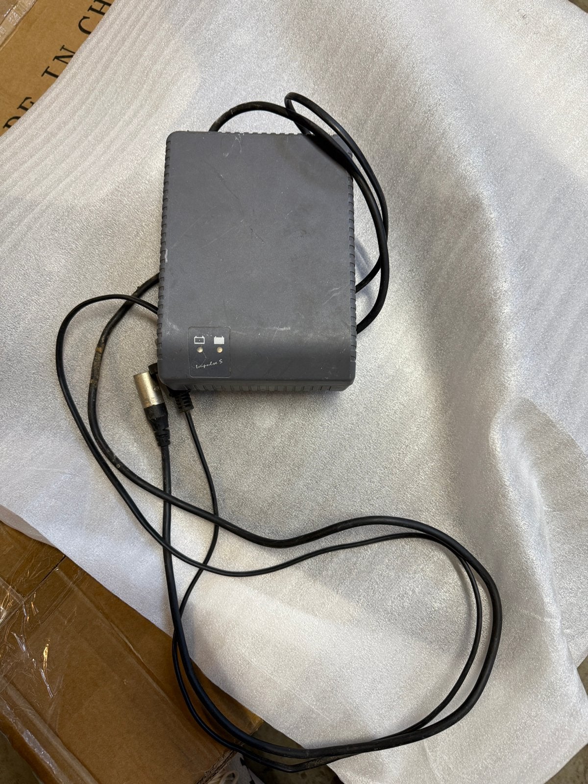 Victron Energy Impulse S lader voor 12V/24V accu’s, Ophalen of Verzenden, Zo goed als nieuw