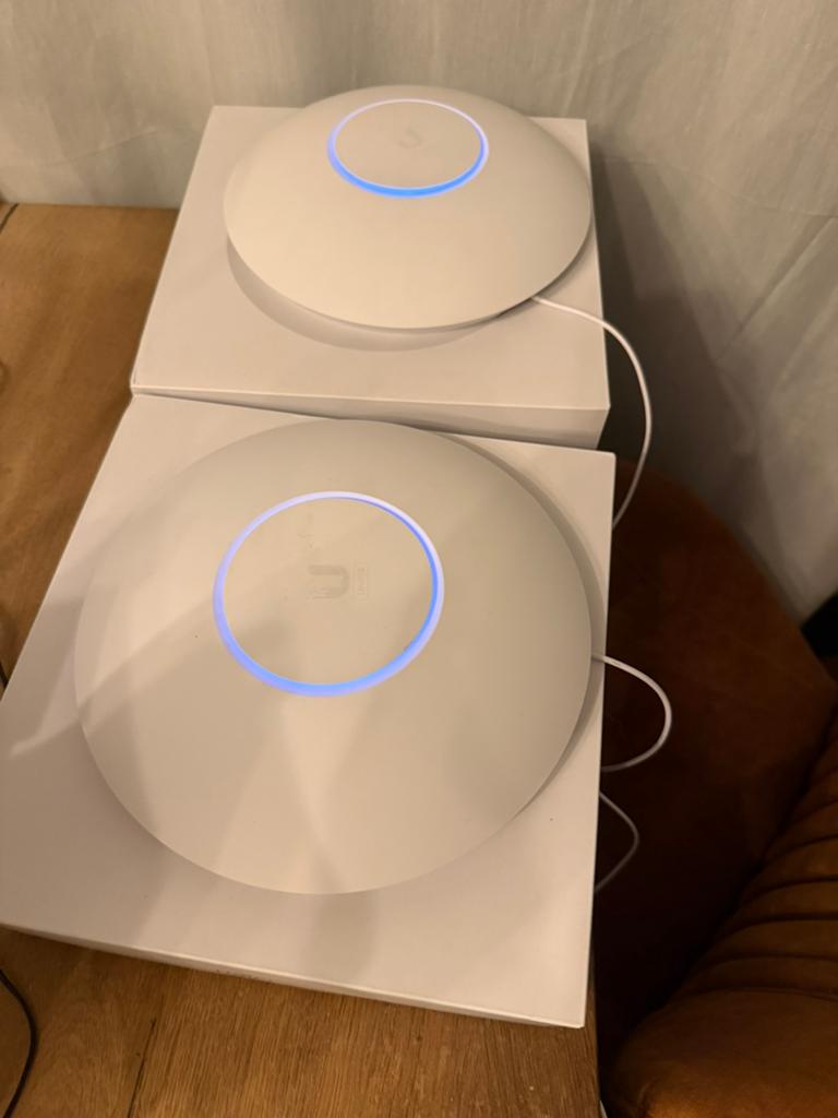 Ubiquiti UniFi 6 Long-Range, Computers en Software, Accesspoints, Ophalen of Verzenden, Zo goed als nieuw, Ubiquiti
