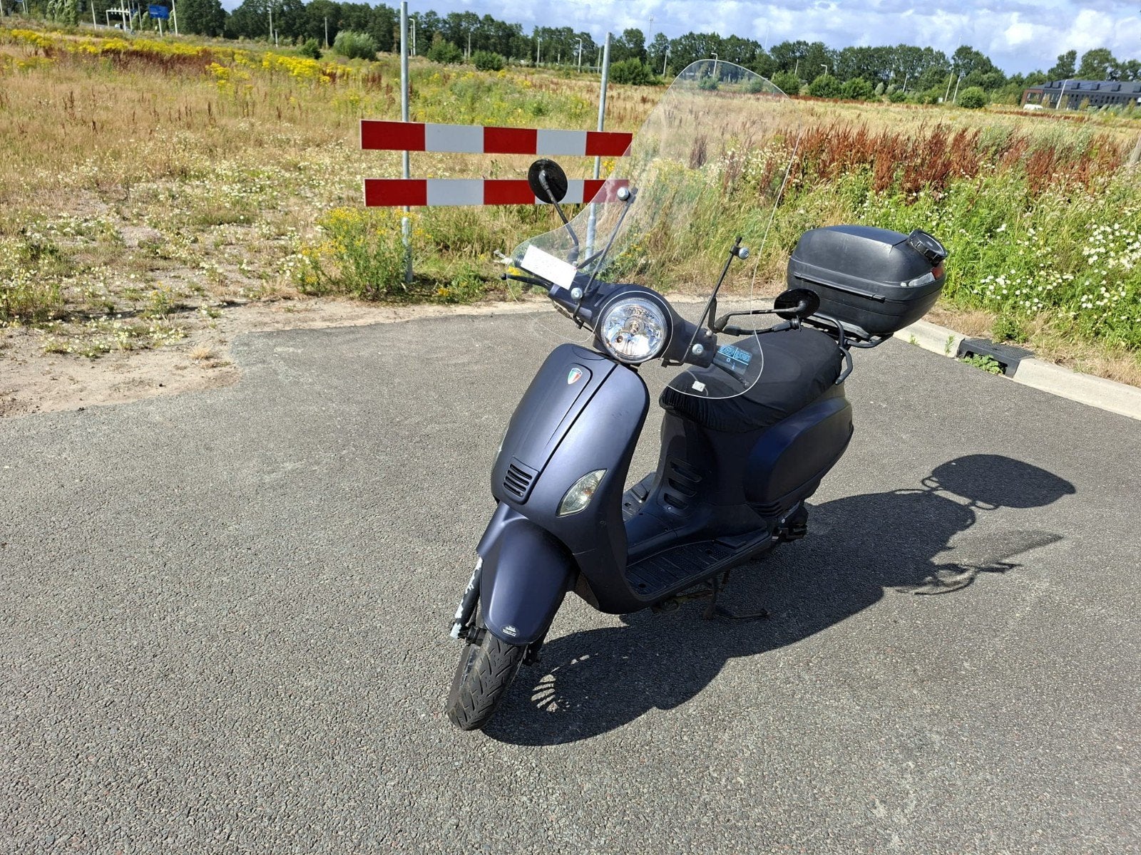 Nette donkerblauwe TURBHO PL-C ZNAU50 scooter met windscherm, Fietsen en Brommers, Ophalen of Verzenden, Gebruikt, Benzine, Overige merken