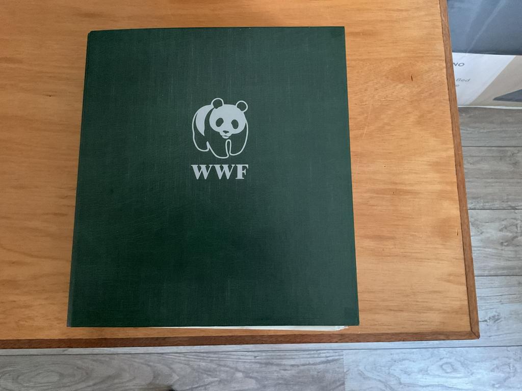 Boek WNF postzegels, Postzegels en Munten, Postzegels | Volle albums en Verzamelingen, Ophalen, Nederland