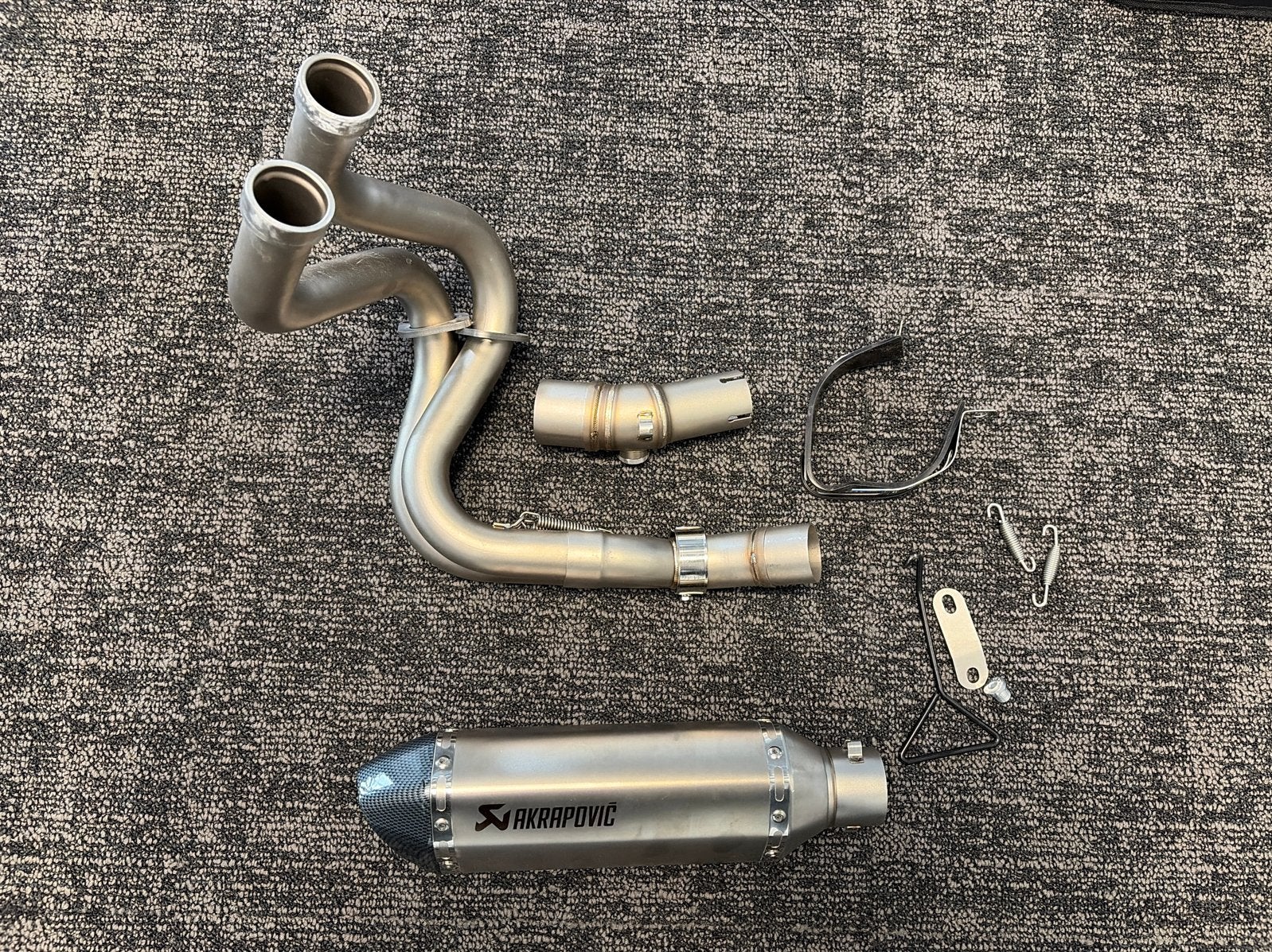 Akrapovic uitlaat Kawasaki Versys/z650 (replica), Ophalen of Verzenden, Gebruikt