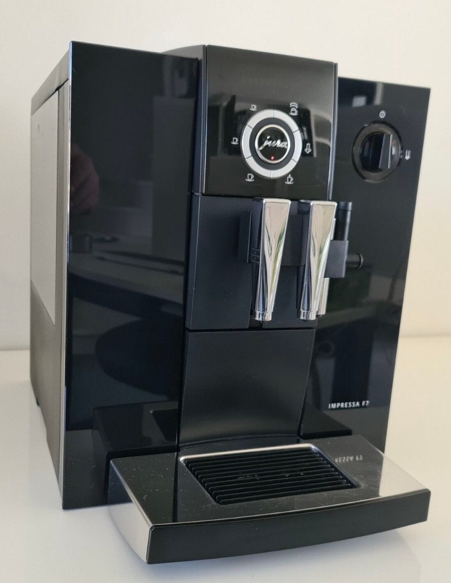 3 voor de prijs van 1!! Jura C9/F7/Z5 Koffiemachine!, Ophalen, Afneembaar waterreservoir, 10 kopjes of meer, Gemalen koffie