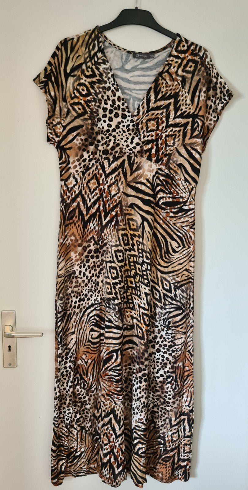 Prachtige lange jurk Geisha maat 42/XL, Kleding | Dames, Jurken, Ophalen of Verzenden, Zo goed als nieuw, Maat 42/44 (L), Onder de knie