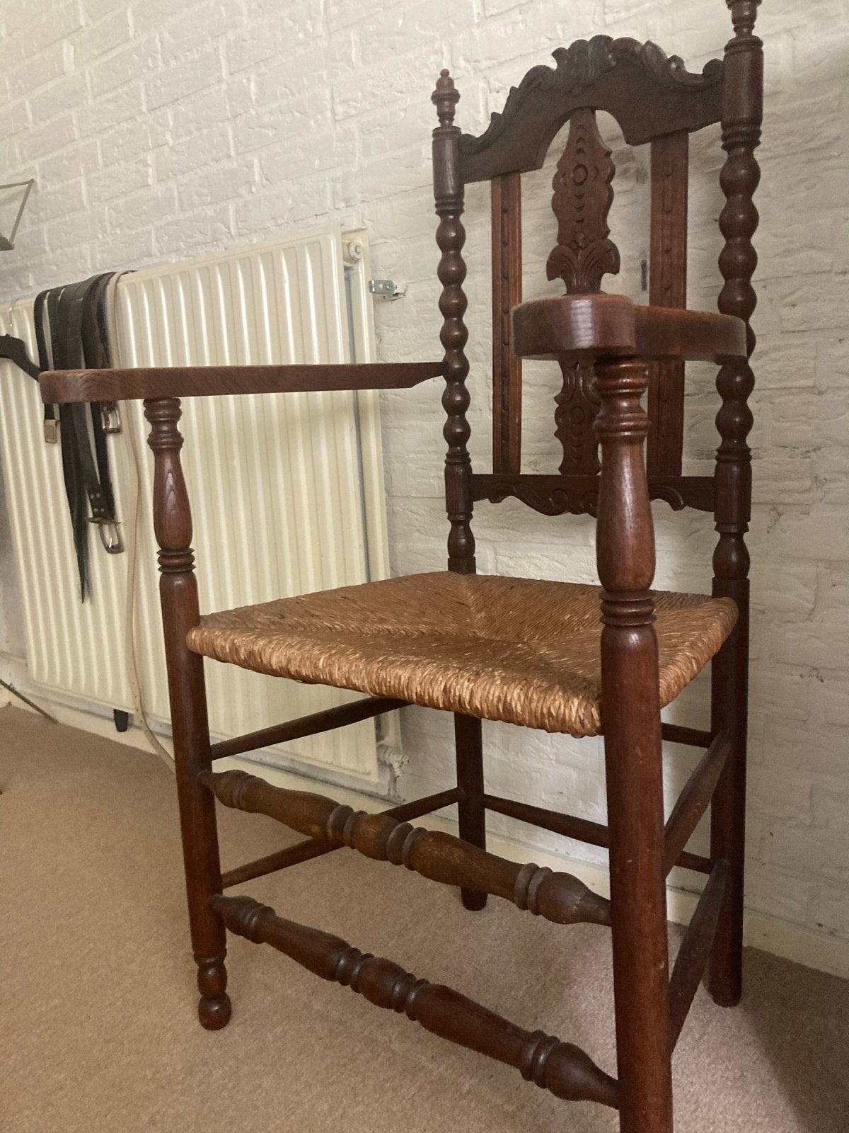 Antieke houten stoel met rieten zitting, Antiek en Kunst, Ophalen