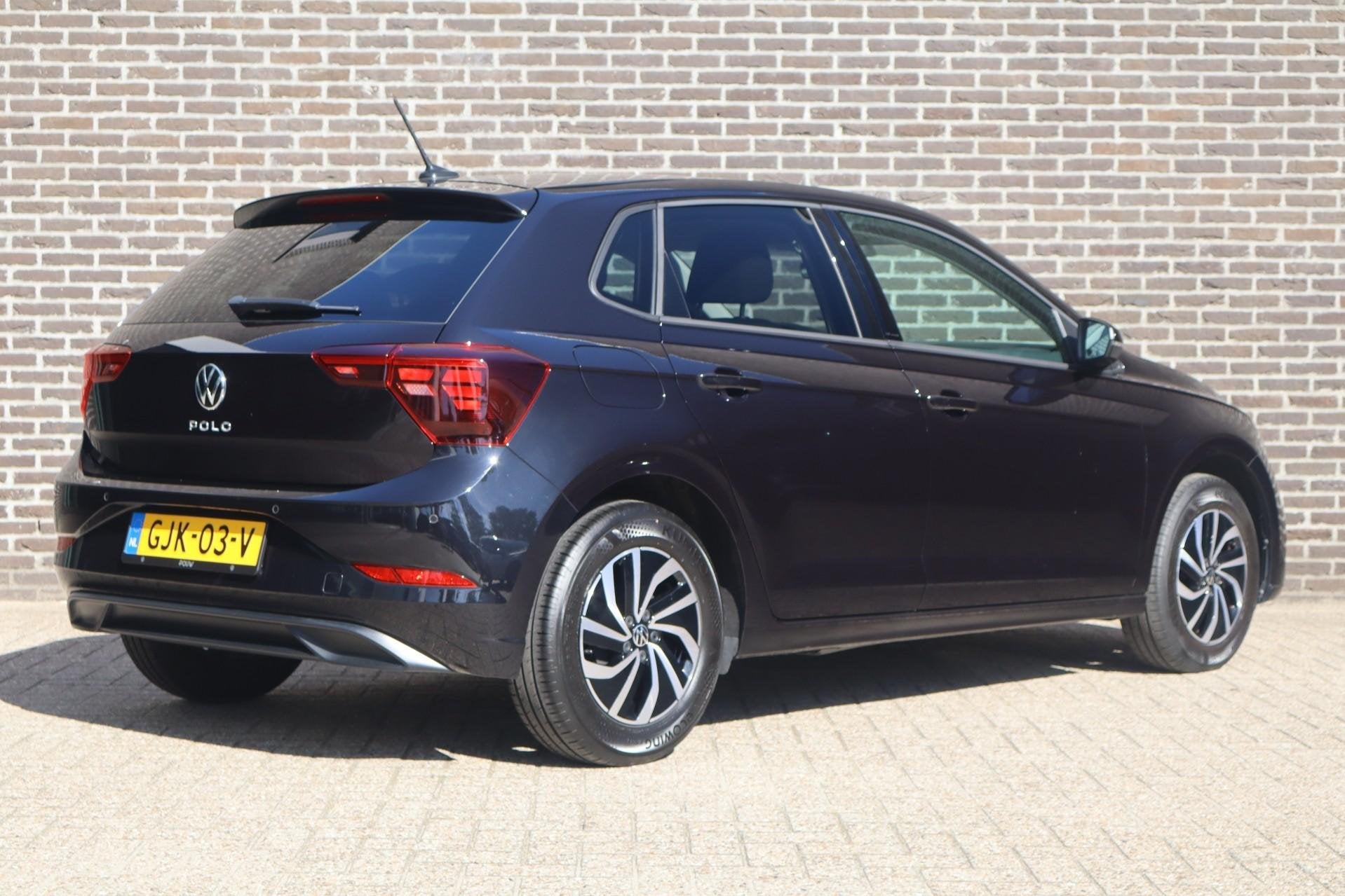 Volkswagen Polo 1.0 TSI 95pk Life Edition | Achteruitrijcame, Auto's, Voorwielaandrijving, 12 maanden, Stof, Zwart