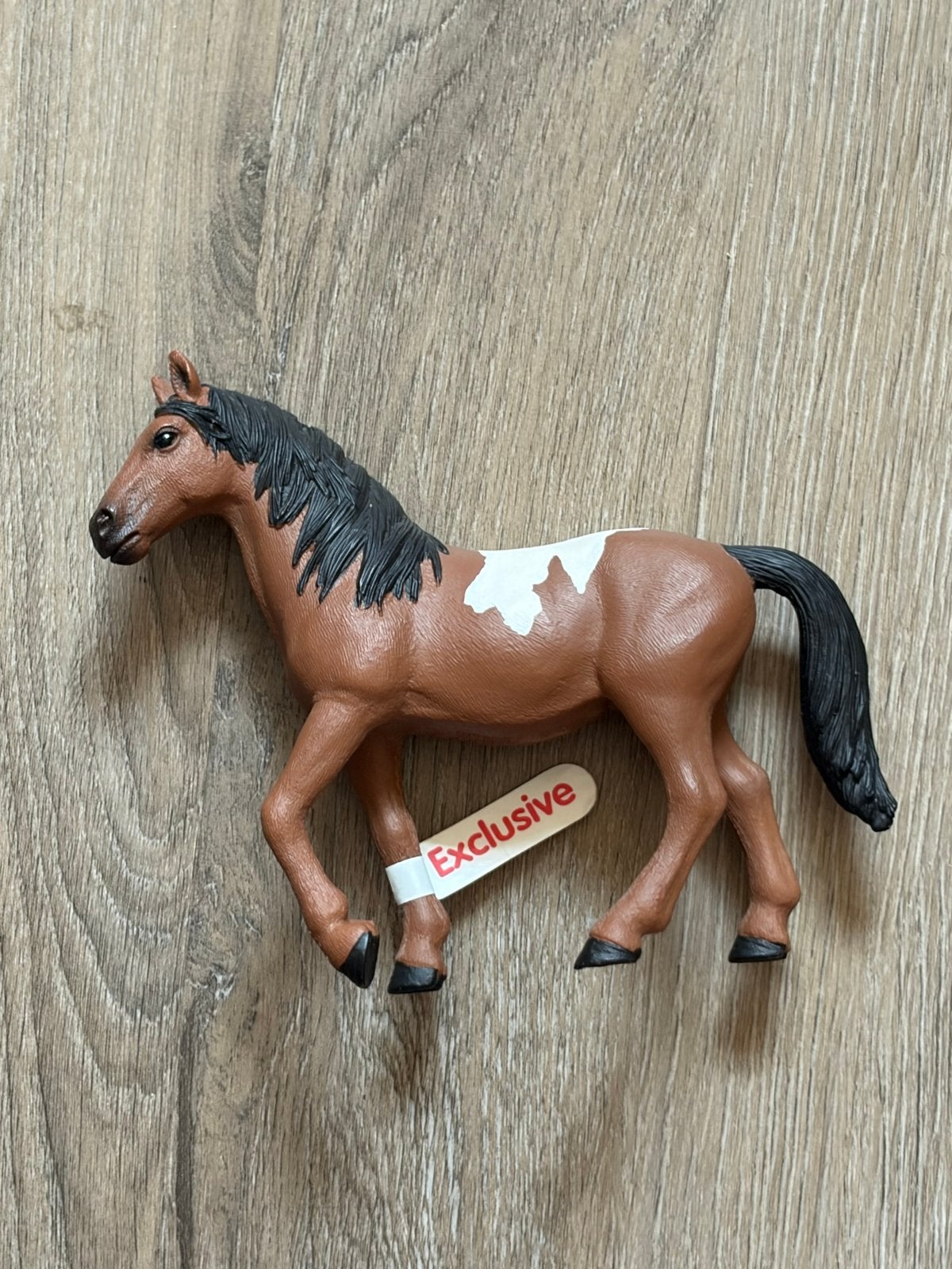 Schleich Exclusive Paard - Bruin met Witte Vlekken, Verzamelen, Dierenverzamelingen, Verzenden, Nieuw, Paard, Beeldje of Figuurtje