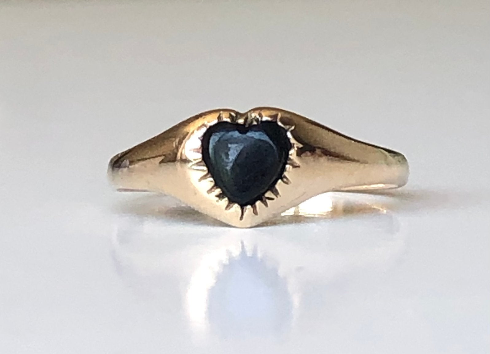 Vintage 9k gouden ring onyx hart maat 18, Sieraden, Tassen en Uiterlijk, Ringen, 18 tot 19, Ophalen of Verzenden, Zo goed als nieuw