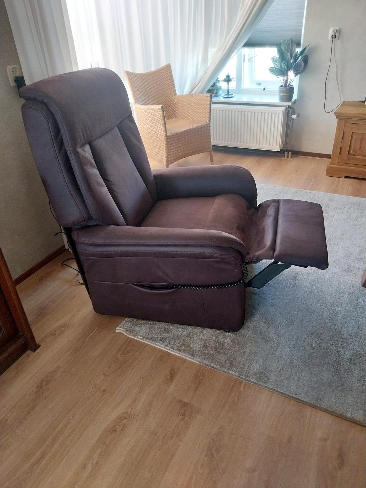 Luxe Relaxfauteuil met Sta-op functie - Zo goed als nieuw, Huis en Inrichting, Fauteuils, Ophalen, Zo goed als nieuw, Stof, 75 tot 100 cm
