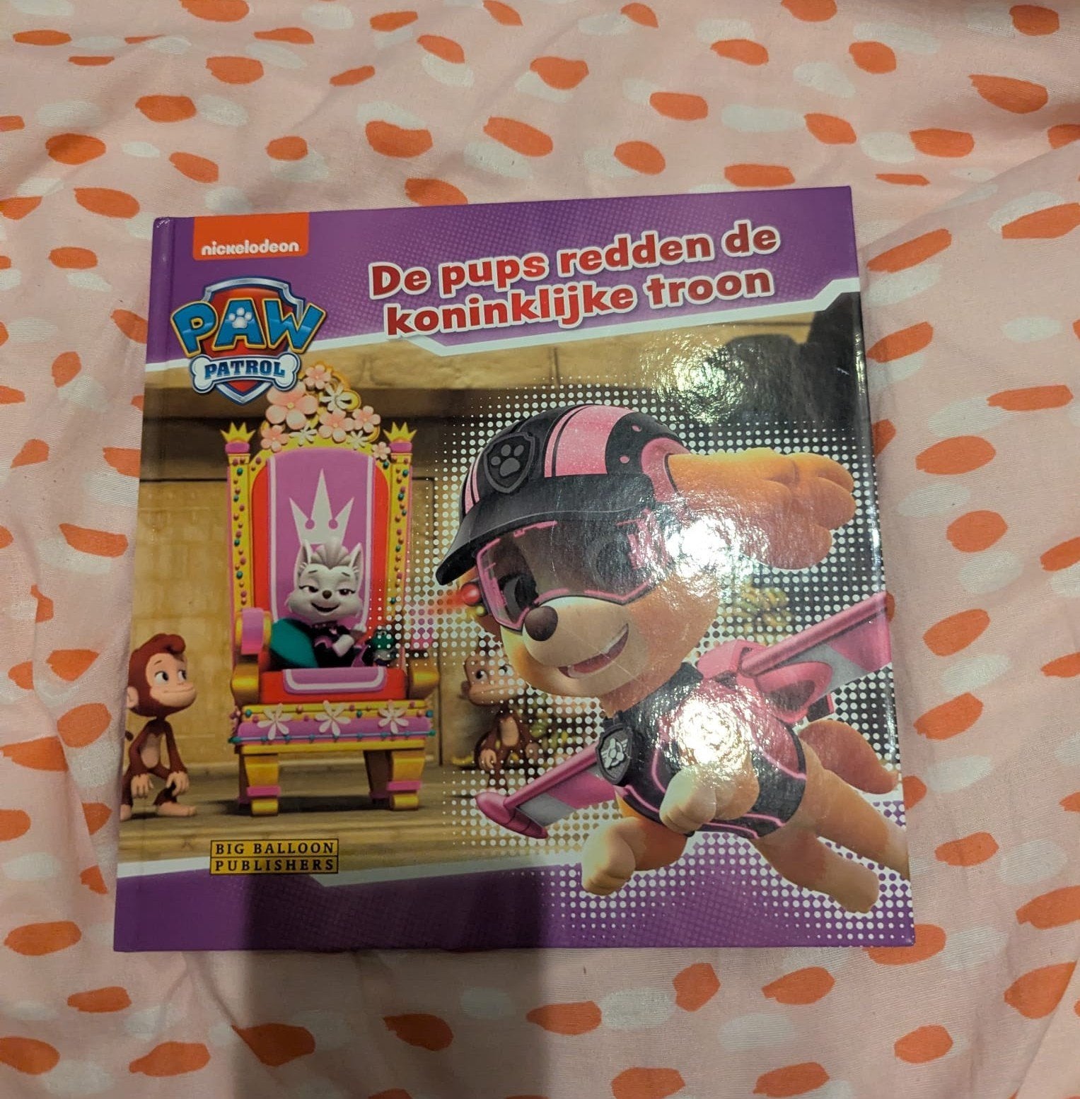 Paw Patrol Boeken: De pups redden de troon & Luke Stars, Ophalen of Verzenden, Zo goed als nieuw, Nickelodeon, Fictie algemeen