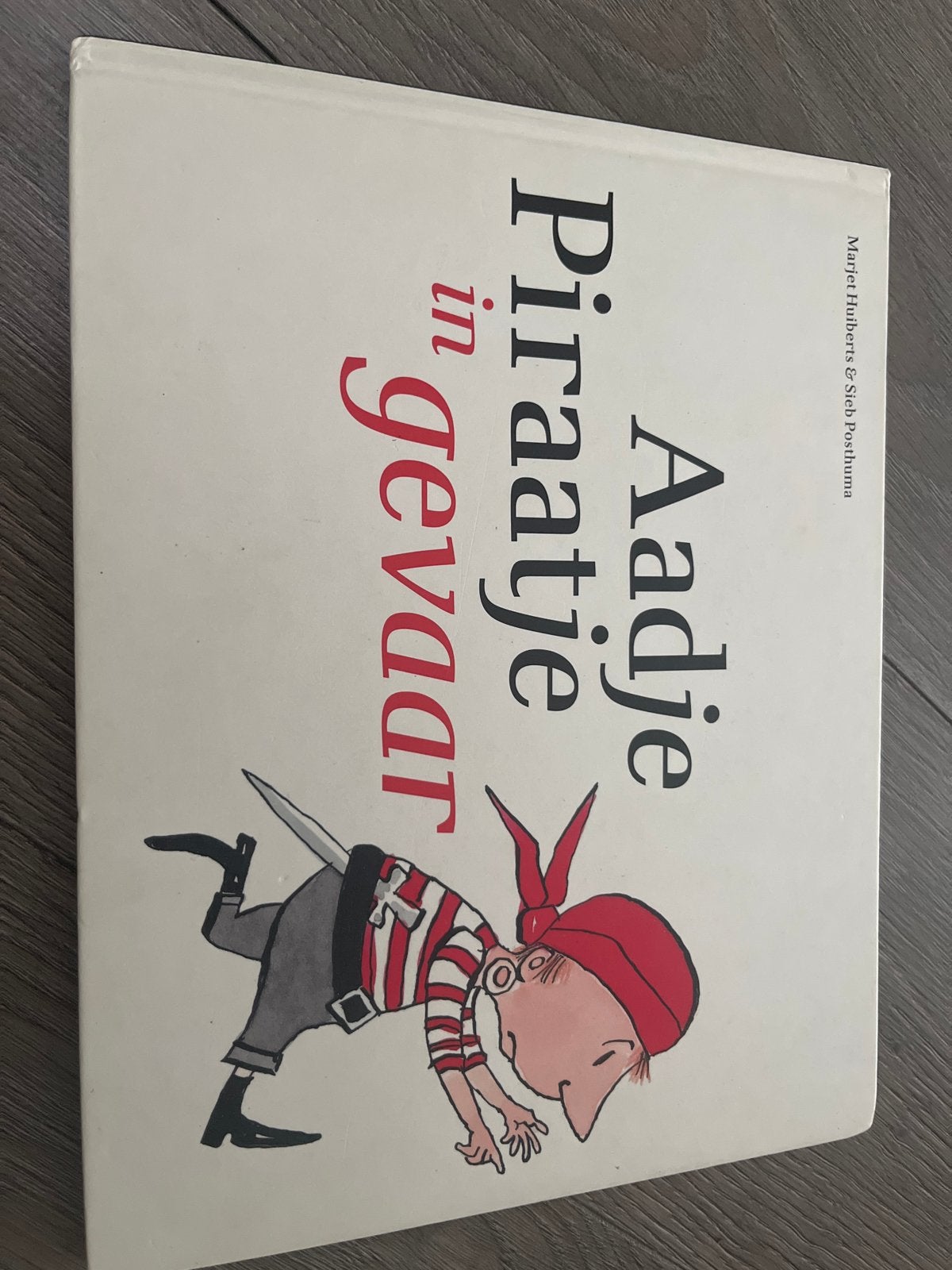 Aadje Piraatje in Gevaar - Kinderboek, Boeken, Ophalen of Verzenden, Gelezen, Fictie algemeen