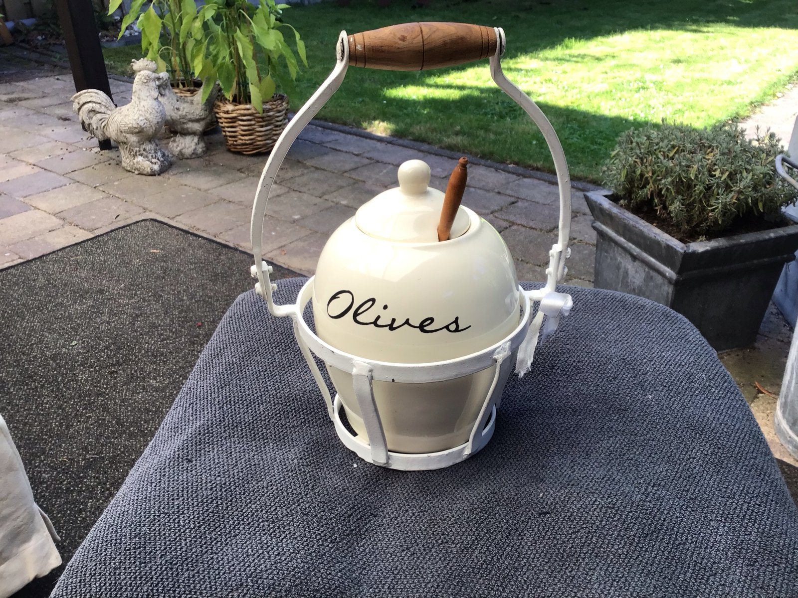 Vintage olijvenpot met metalen houder en houten lepel, Vintage, Gebruikt, Ophalen of Verzenden, Wit