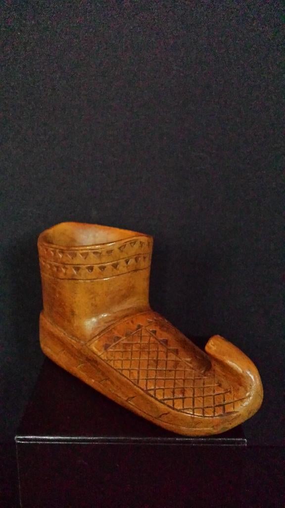Houtsnijwerk BALKAN <> Traditionele SCHOEN / OPANAK 12,5 cm., Houtsnijwerk, Minder dan 20 cm, Ophalen of Verzenden, Handgemaakt