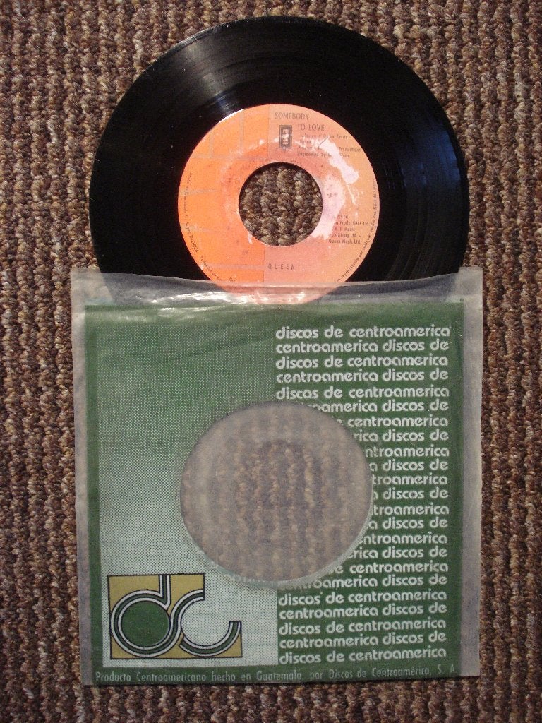 Queen 7" Vinyl Single: ‘Somebody to Love’ (Guatemala), Cd's en Dvd's, Vinyl Singles, Ophalen of Verzenden, Gebruikt, 7 inch, Rock en Metal
