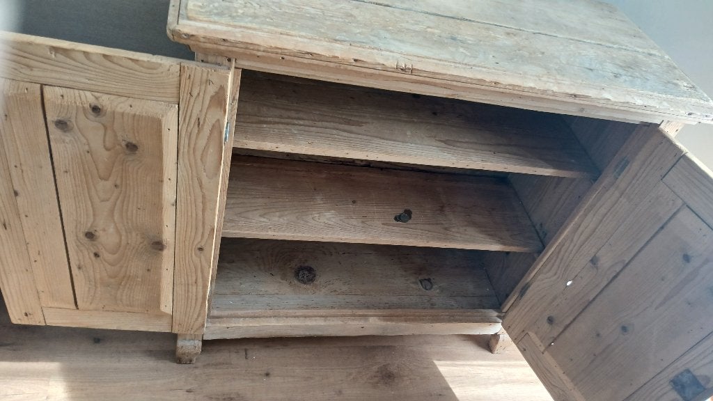 Grenen meidenkastje met planken (m2446887973) — Antiek | Meubels ...