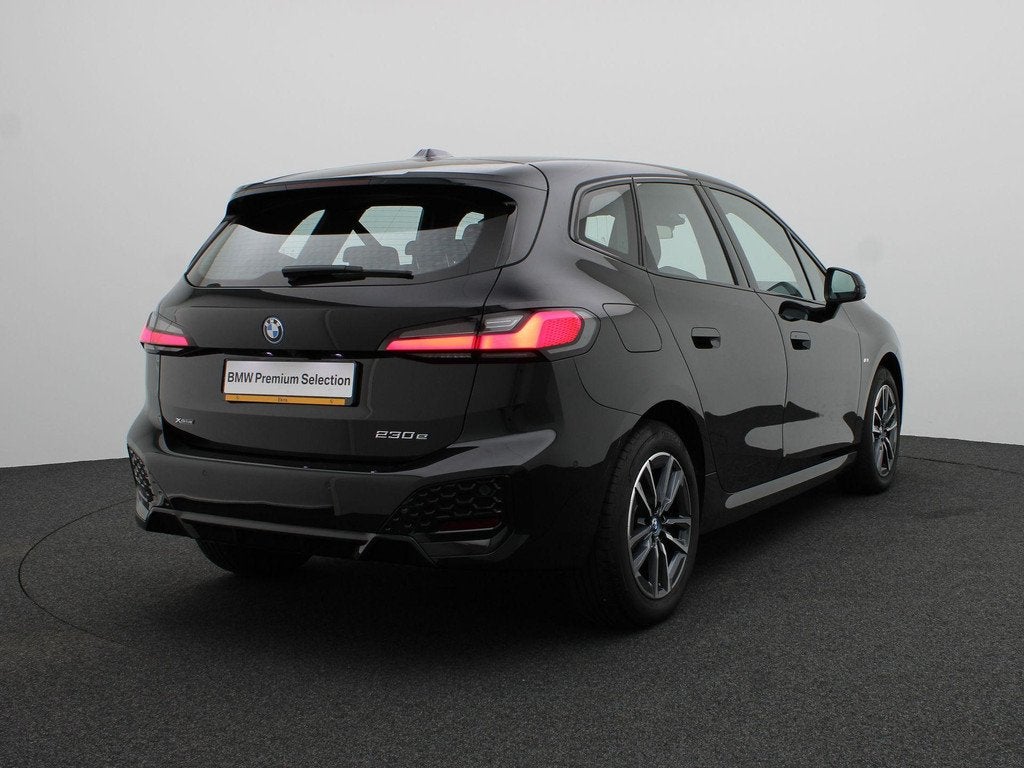 BMW 2 Serie Active Tourer 230e xDrive M Sportpakket | Harman, Auto's, BMW, Automaat, Stof, Gebruikt, 1820 kg