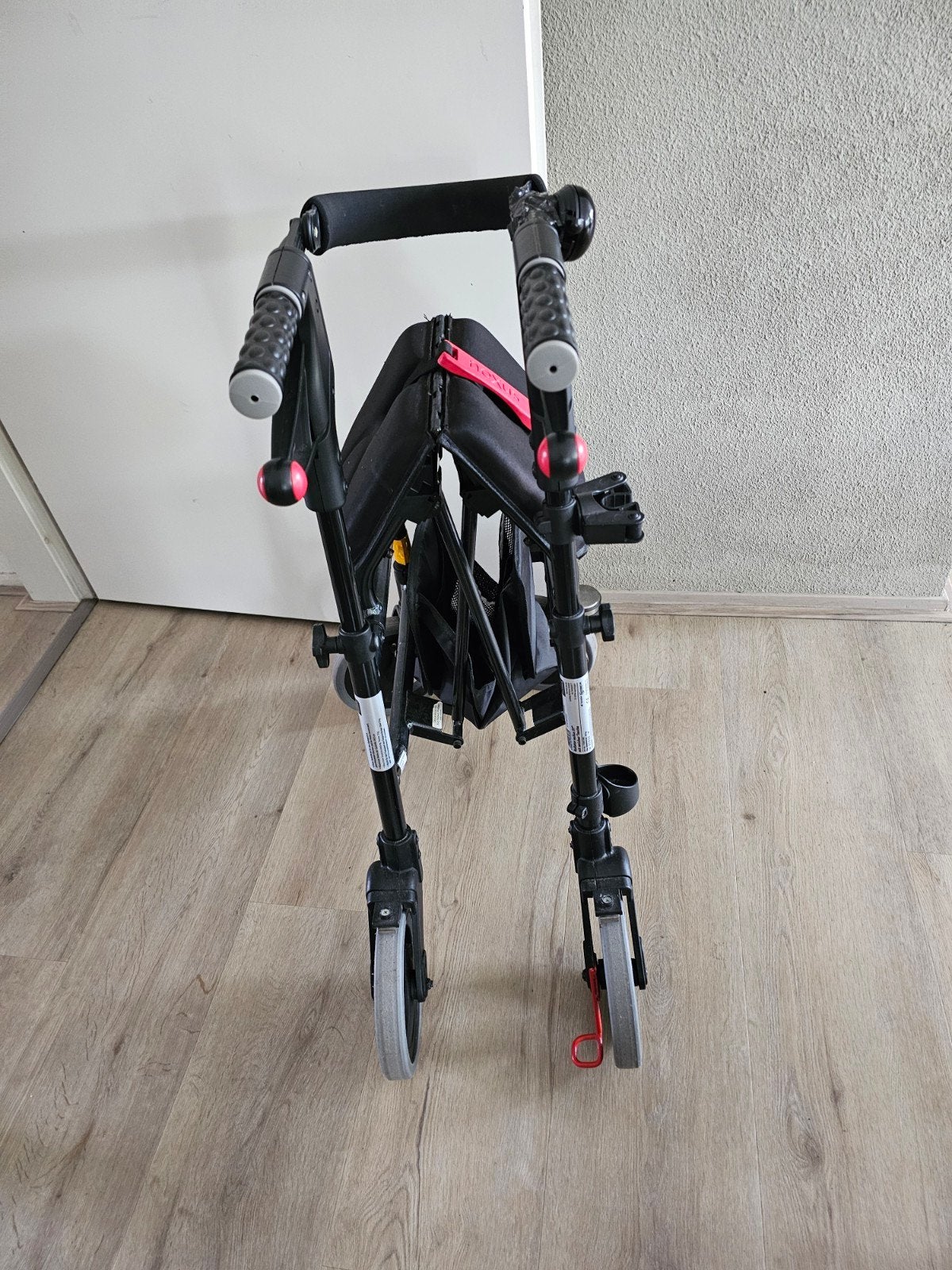 Rollator merk: NEXUS 57, Ophalen