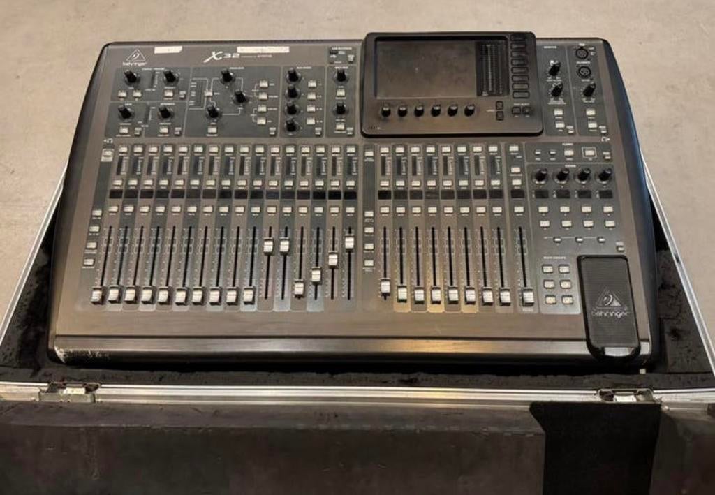 Behringer X32 DANTE, full size incl flightcase + optie SD16, Ophalen, Zo goed als nieuw, 20 kanalen of meer