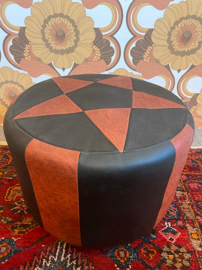 Vintage Poef Zwart/Oranje Leer - Retro Design, Ophalen, Gebruikt, Rond, 50 tot 75 cm
