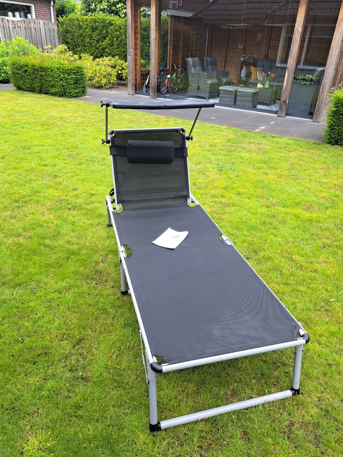 Ligbed met zonneluifel stretchbed, Tuin en Terras, Ligbedden, Ophalen, Zo goed als nieuw, Aluminium