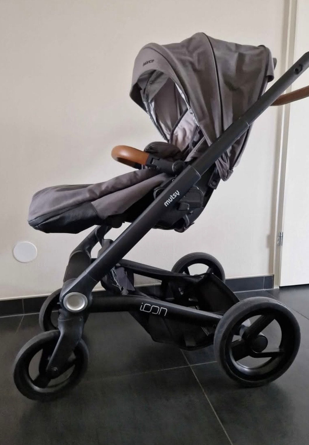 Mutsy kinderwagen met wieg, zitje, voetenzak en regenhoezen, Kinderen en Baby's, Kinderwagens en Combinaties, Ophalen, Gebruikt
