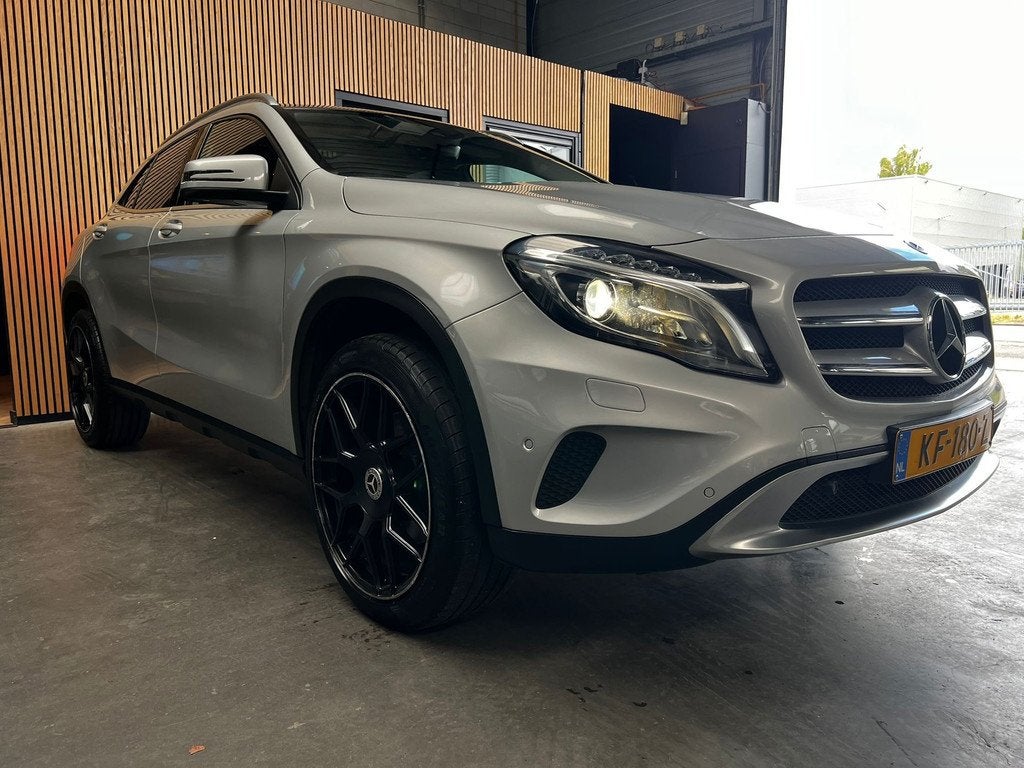 Mercedes-Benz GLA-klasse 250 Prestige Pano|Camera|Trekhaak|s, Auto's, Mercedes-Benz, Gebruikt, 4 cilinders, Leder, 211 pk