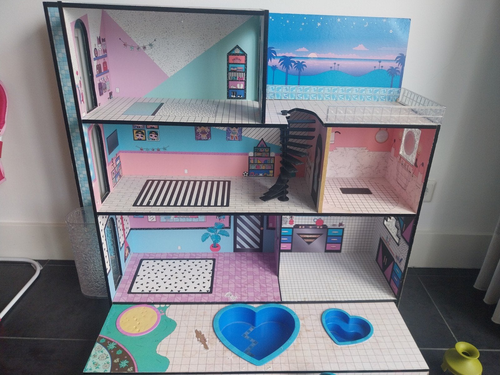 LOL Surprise OMG Huis - Groot Poppenhuis met Zwembad €20, Kinderen en Baby's, Ophalen, Gebruikt, Poppenhuis