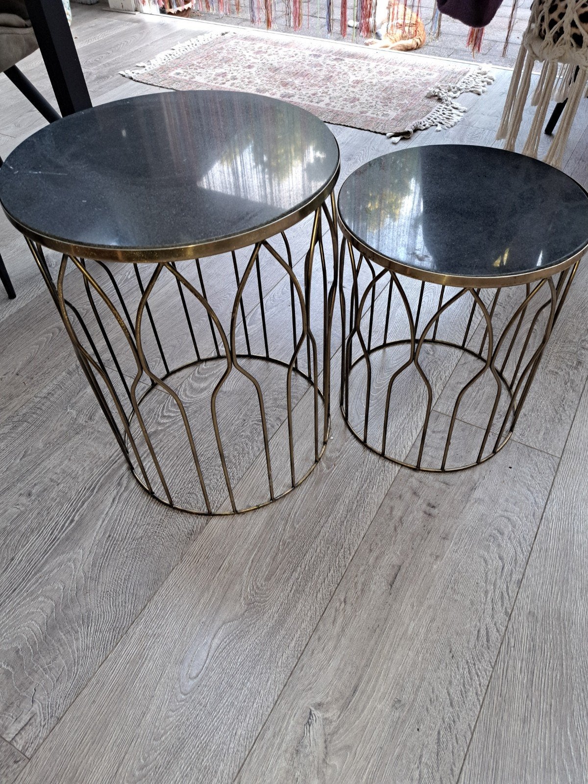 2 ronde bijzettafels
Zwarte bovenplaat steen of marmer en go, Minder dan 55 cm, Metaal of Aluminium, Rond, Ophalen