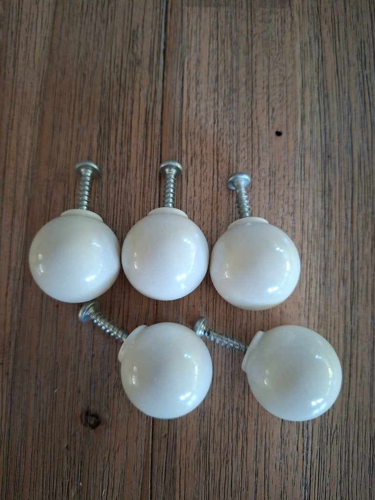 5 x knoppen voor kast/lade. Wit. Nieuw. Ikea., Ophalen of Verzenden, Nieuw, Overige materialen, Overige typen