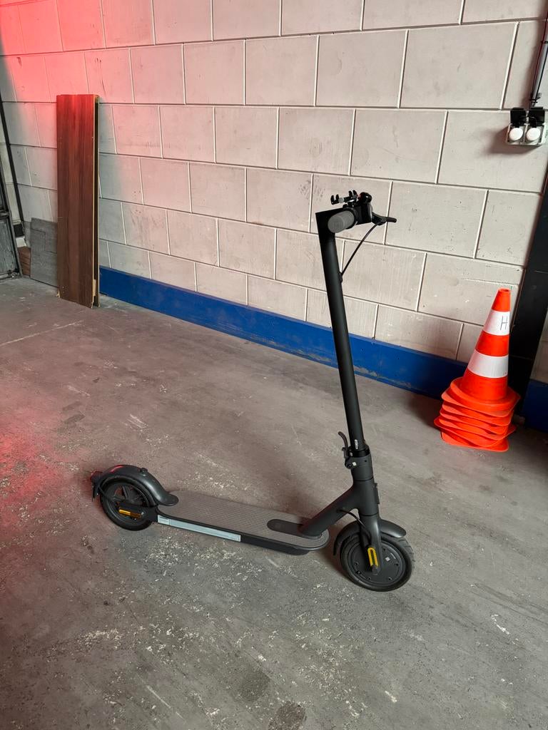 Xiaomi 365 step met oplader, Ophalen of Verzenden, Gebruikt, Elektrische step (E-scooter)