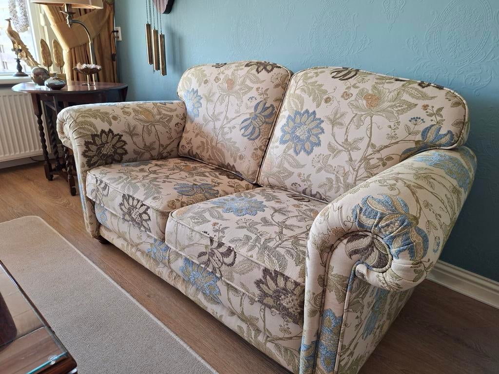 2 zits bank gebloemd. BIEDEN, Huis en Inrichting, Banken | Sofa's en Chaises Longues, Ophalen of Verzenden, 75 tot 100 cm, Tweepersoons