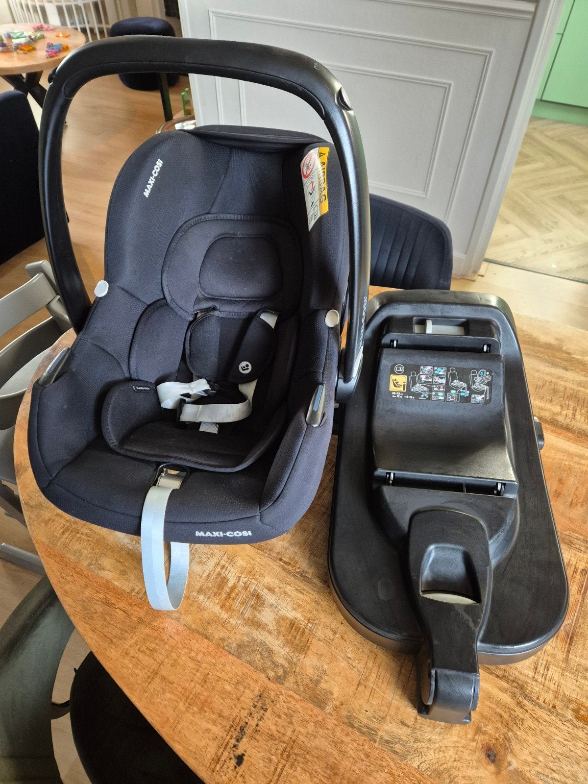 Maxi-Cosi Cabriofix met Isofix base, Kinderen en Baby's, Autostoeltjes, Ophalen, Zo goed als nieuw, Isofix, 0 t/m 13 kg