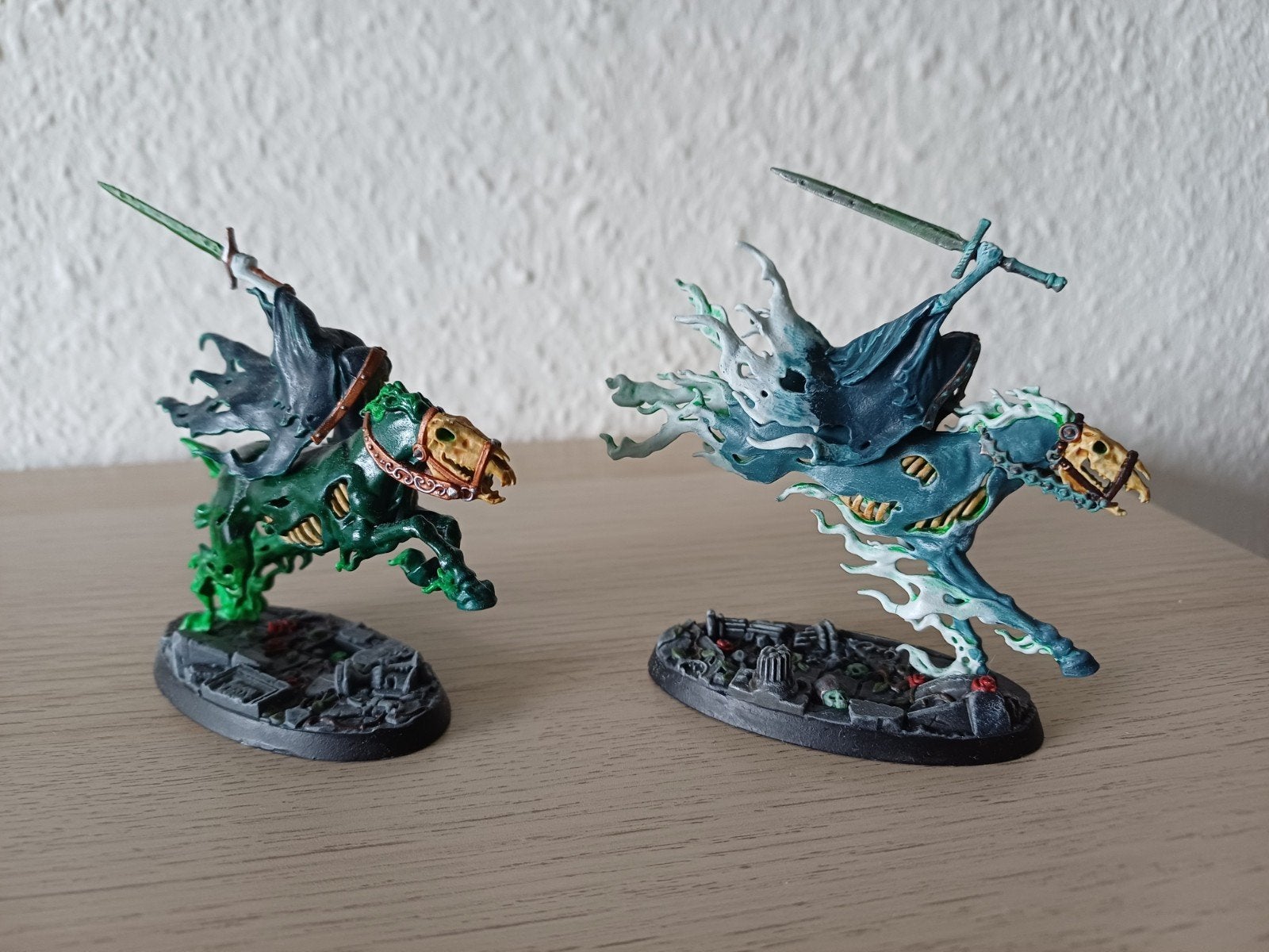 Nighthaunt Hexwraiths / Black Knights (2 stuks), Hobby en Vrije tijd, Ophalen of Verzenden, Gebruikt, Groter dan 1:35, Figuur of Figuren