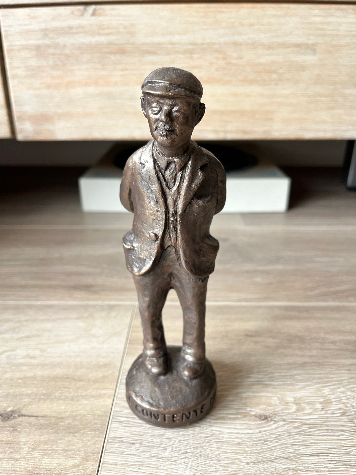 Replica 'De Contente Mens' beeldje - 19 cm hoog, Ophalen of Verzenden, Zo goed als nieuw