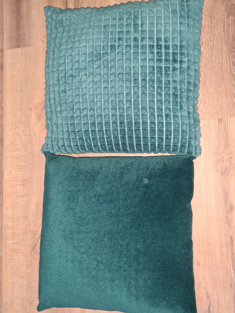 2 verschillende groene kussens van Leenbakker, Vierkant, Ophalen of Verzenden, Zo goed als nieuw, Sierkussen