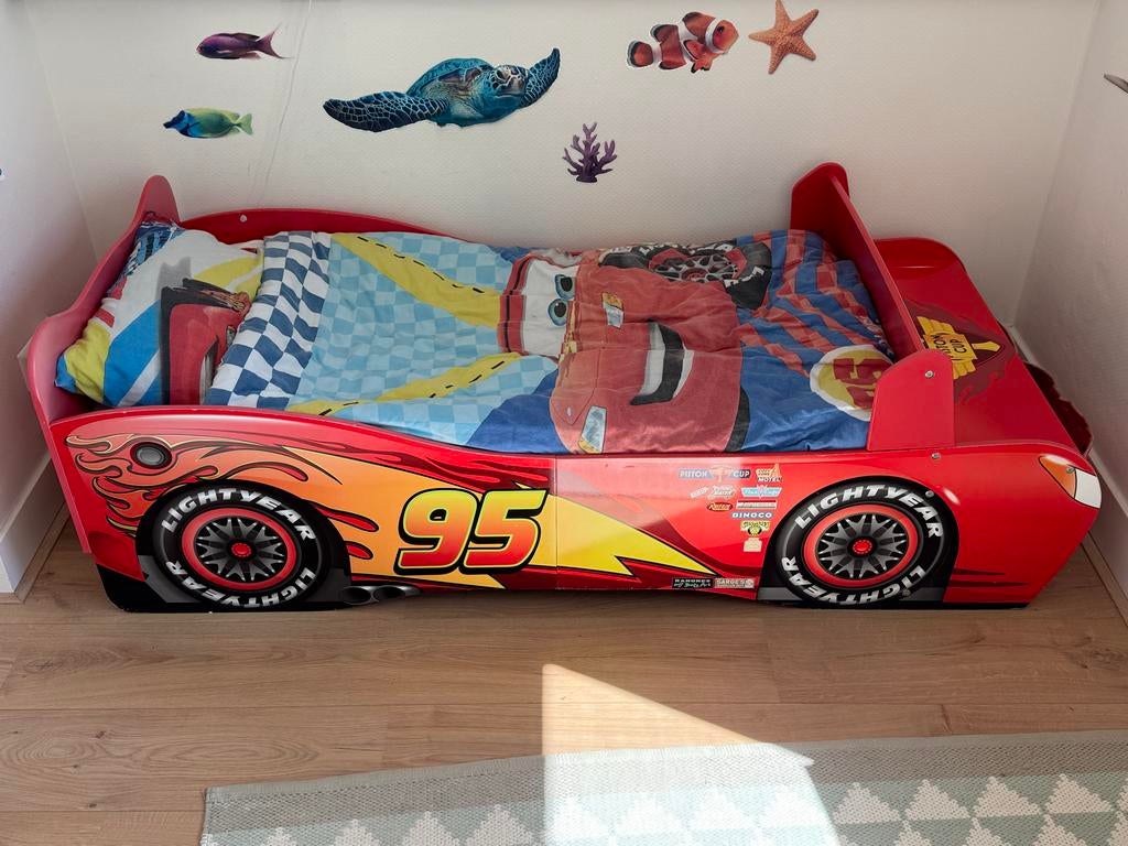 Cars Lightning McQueen autobed + matras, beddengoed en kleed, Ophalen, Gebruikt, 70 tot 85 cm, Lattenbodem